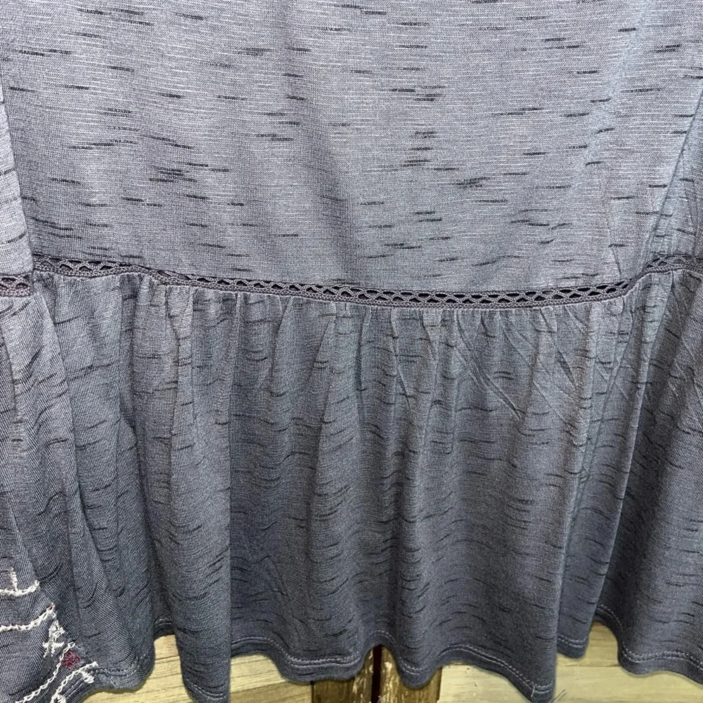 Knox Rose Womens size medium. Flowy Embroidered Gray Sleeveless Top. - Picture 5 of 7